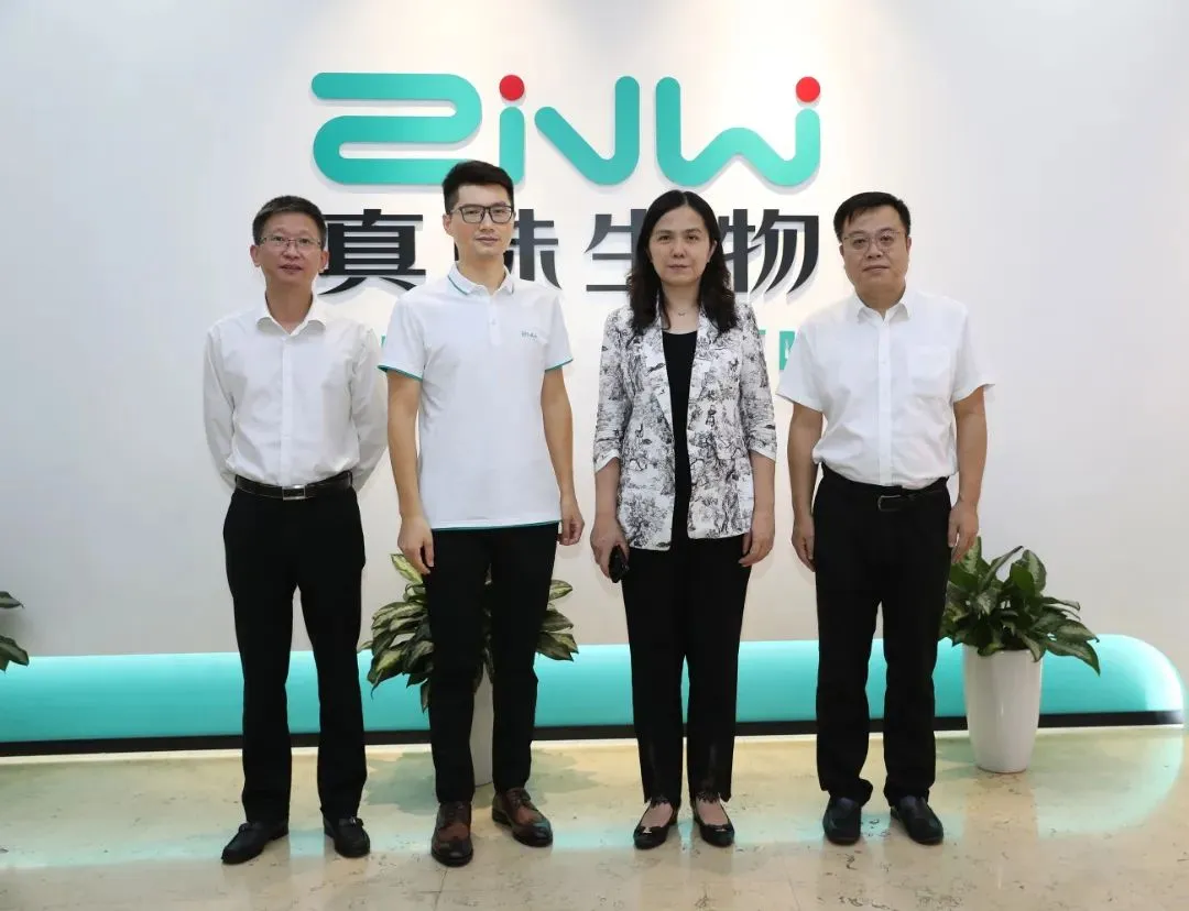 Cai Ying, the secretary of the Guangming District Committee of Shenzhen led a visit to Zinwi Biotech