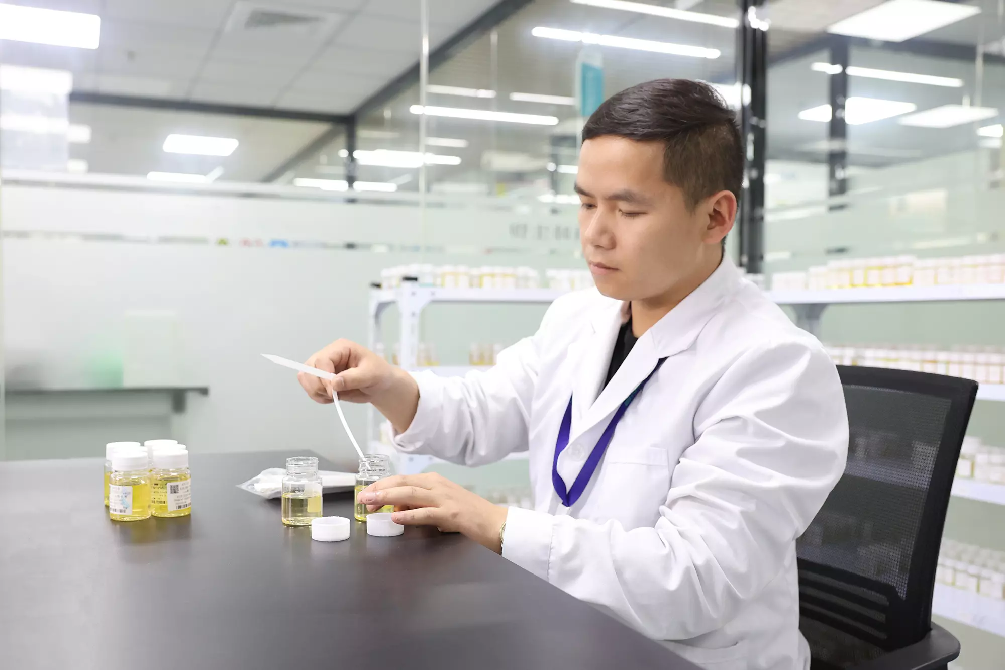 Zinwi Biotech has strict testing standards to build a high-quality network of e-liquid——Fragrance raw material import